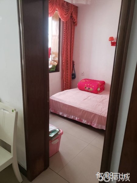 金碧华庭 一楼带院 93.8平方 装修好的 只要60万