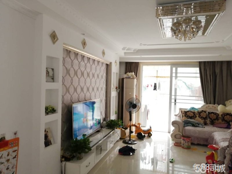 尚鼎国际 精装电梯七楼 超大空间 宽敞明亮